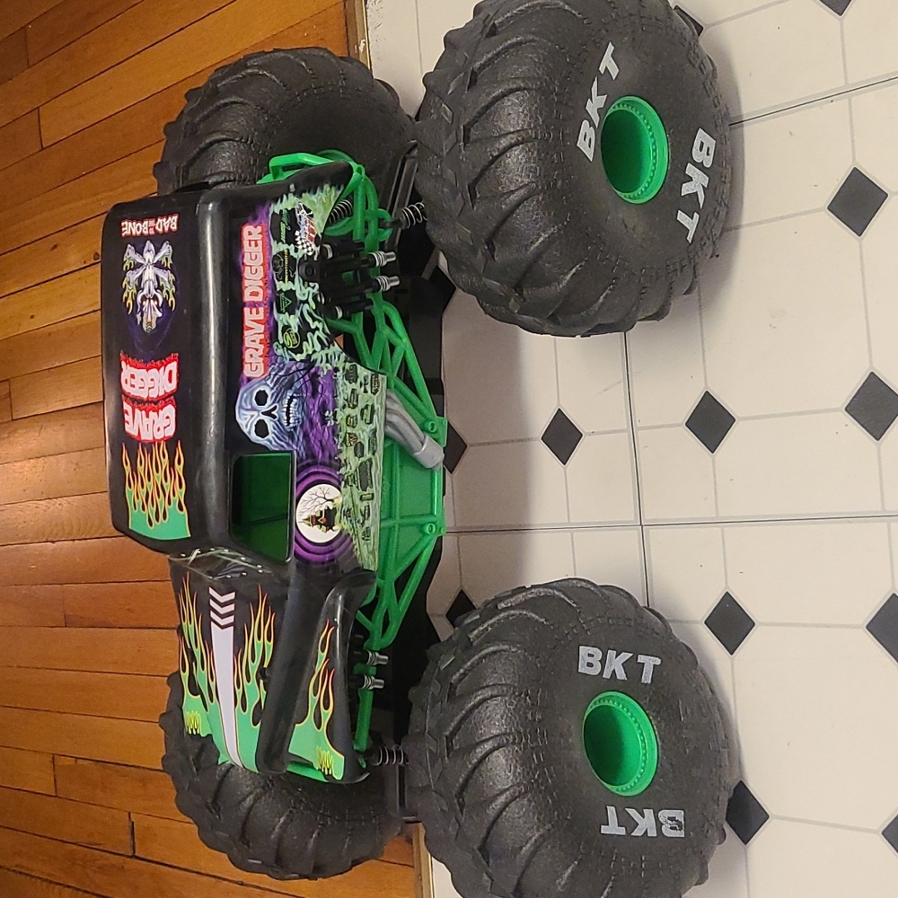 Remote control monster truck